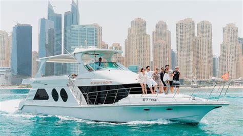 Dubai: Marina Sightseeing Cruise with Ain Wheel View | GetYourGuide