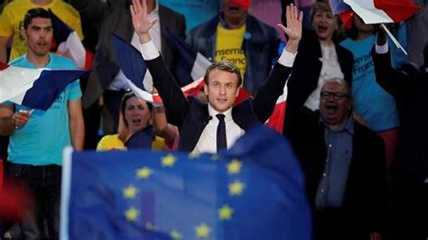 French Election 2017 Ahead Of Sunday Polls Emmanuel Macron Stretches Lead