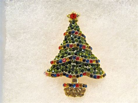 Stunning And Brilliant Swarovski Crystal Christmas Tree Brooch Pin Pendant ~ Vintage Women Holiday