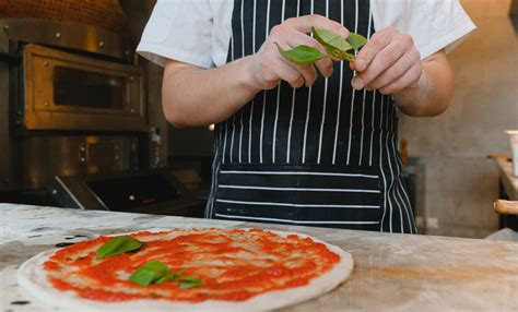 Pizza base crème ou base tomate Tout savoir conseils Le Local à Pizza