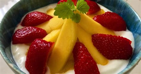 Кокосовый йогурт с манго и клубникой - рецепт автора Елена