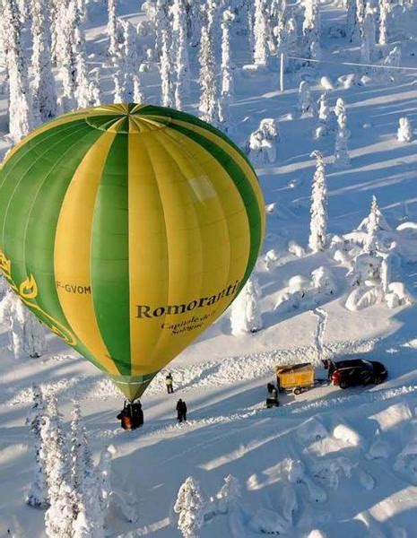 MONTGOLFIÈRE Le blason de Romorantin dans le ciel lapon