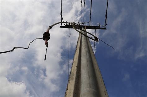 Ciudadanos denuncian falta de energía eléctrica por robo de cables