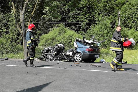 Wypadek na zakopiance Auto zderzyło się z ciężarówką