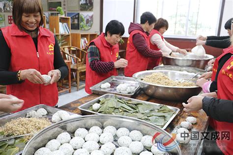 百丈漈镇新亭村老少同做清明果共促乡风文明建设 文成新闻网