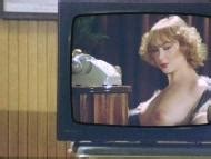 Naked Marcella Petrelli in La moglie in vacanza l amante in città