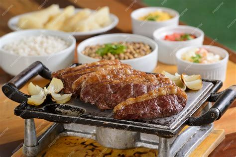 Churrasco De Picanha Assada Na Grelha E Servida Em Rodelas Foto Premium