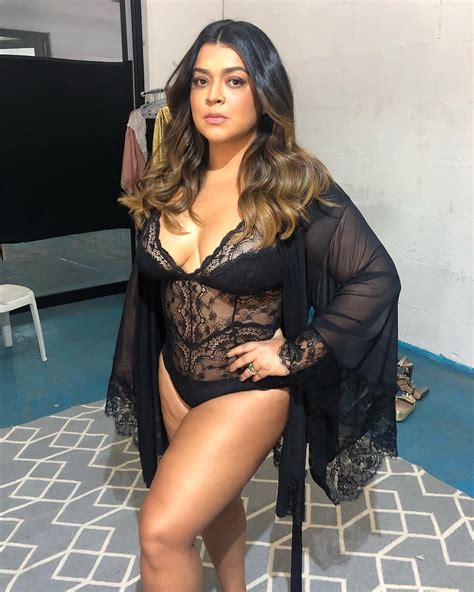 Cenapop Preta Gil Posa Poderosa De Lingerie E Ganha Elogio De