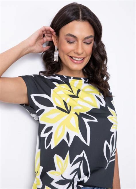 Blusa Soltinha Floral Preto Com Mangas Curtas Quintess