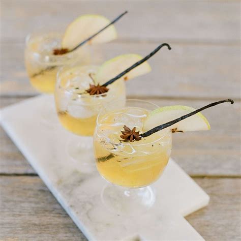 Best Fall Wedding Signature Drink Ideas