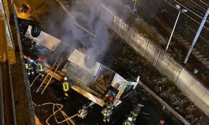 Mestre Delle Due Una Lo Sterzo Del Bus Si Rotto Nell Impatto Al