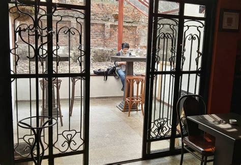 A Guide To The Best Cafes & Restaurants In Sofia | Chasing the Donkey