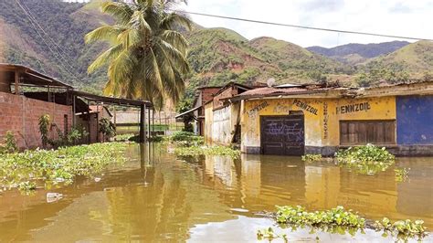 Operativo De Emergencia Para Sacar A La Población De Tipuani Del Agua