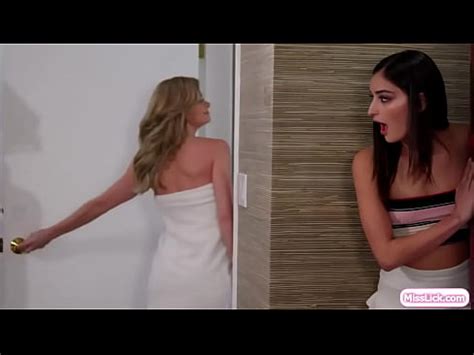La Decana Tetona Hace Que Una Jovencita Le Lama El Culo XVIDEOS