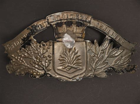 Plaque De Casque Et Plaque De Baudrier De Sapeurs Pompiers De L Usine