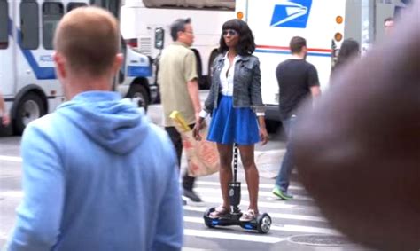 Reţeta pentru un clip viral Inventezi un Dildo Hoverboard şi ieşi cu el pe stradă VIDEO