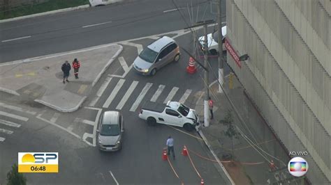 Vídeo Carro Bate Em Poste Bom Dia Sp G1