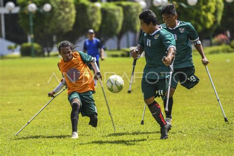 LATIHAN JELANG KUALIFIKASI PIALA DUNIA AMPUTEE FOOTBALL ANTARA Foto