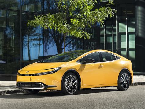 Toyota Prius 2022 2023 2024 лифтбек 5 поколение XW60 технические