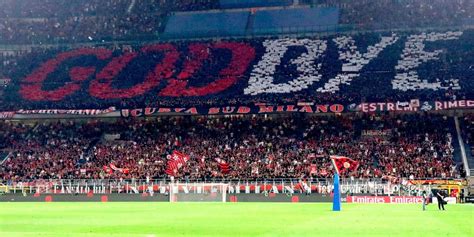 Ibrahimovic Commosso Addio Al Milan Coreografia Di San Siro Da Brividi