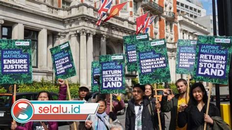 WALHI Lakukan Aksi Protes Di Kantor Pusat Astra Internasional Di London