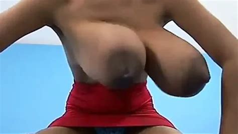 Peituda Jovem Latina Esguicha Leite Automaticamente Em Todos Os Lugares Xhamster