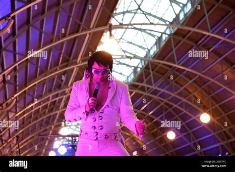 Elvis Impersonator Che Orton Performs Before Boarding The Elvis Express