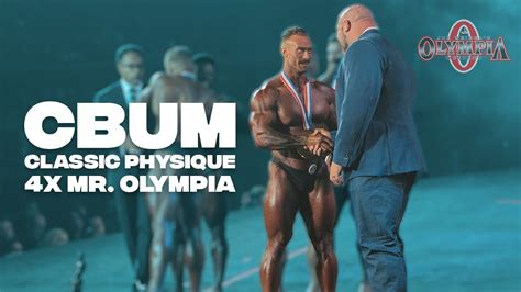 Handing Out The Classic Physique Award Cbum Youtube