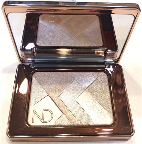 Natasha Denona I Need A Nude Glow Highlighter