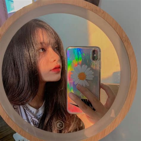 Để ý mới thấy 90 các hot girl tạp hoá trên Instagram đều chụp ảnh theo công thức