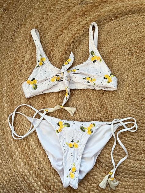 Agua Bendita white bikini with embroidery size 38 Gebraucht in Zug für CHF 15 mit Lieferung
