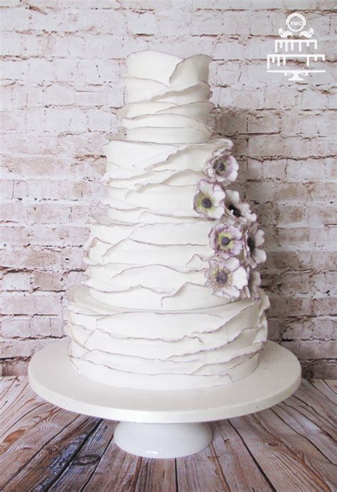 Romantische Bruidstaart Met Ruffles Yummie Sweet Cakes