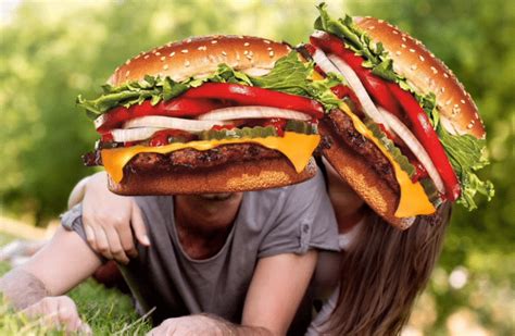 Burger King transforma casais fake de anúncios em descontos