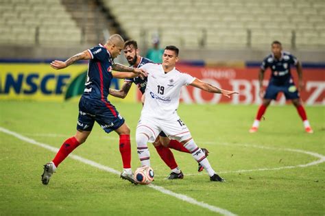 Fortaleza Goleia Atl Tico Por A E Garante Vaga Na Final Do