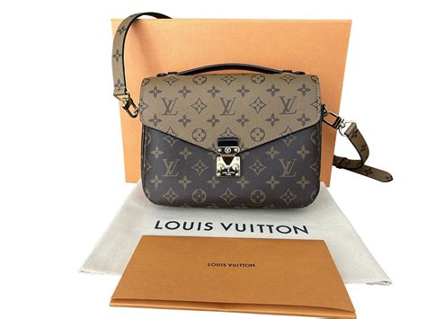 Verkauft Louis Vuitton M Pochette M Tis Monogram Reverse