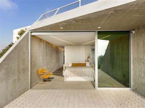 Red Hot Chili Peppers Flea Relists L A Area Home For Just Under M Cirrkus News