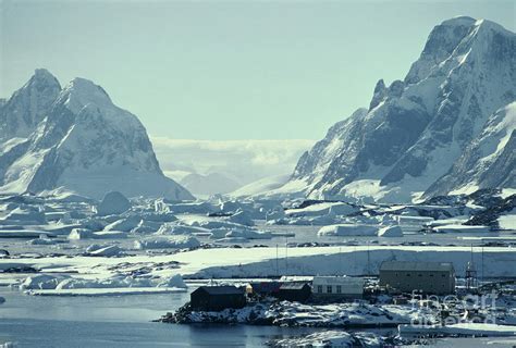 Antarctic Research Station Photograph by British Antarctic Survey ...