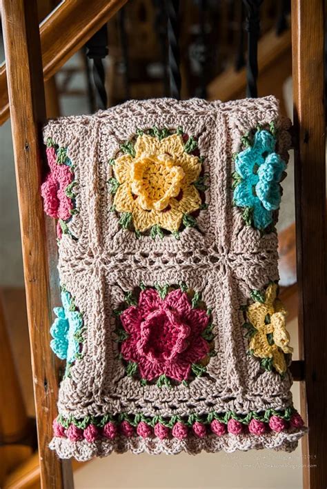 This Pretty Flower Crochet Afghan Would Make a Wonderful Mother's Day Gift