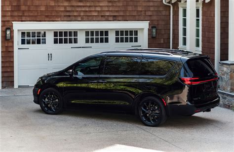 2021 Chrysler Pacifica Debuts With Fresh Looks AWD New U Connect And