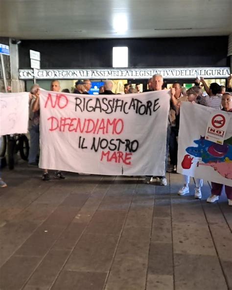 Rigassificatore A Vado Ligure Le Immagini Della Protesta Nel Giorno