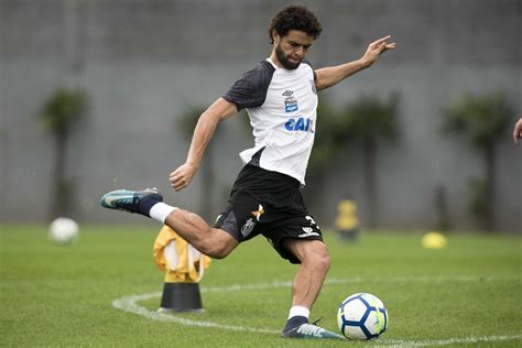 Veja por que o São Paulo quer contratar mais um lateral direito para a