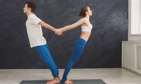 Posturas De Yoga En Pareja