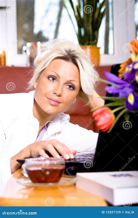 Chat Girl Royalty Free Stock Images - Image: 13321129