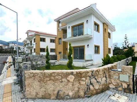 Girne Alsancak ta satılık bahçeli havuzlu villa Hangi Ev