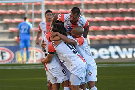 Cobresal ganó a Unión La Calera y se instaló en puestos de avanzada