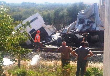 Incidente Ferroviario Fasano Cisternino 1 Morto 14 Feriti Un Arresto