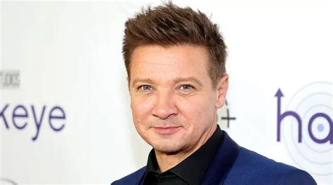 Jeremy Renner Returns To Lake Tahoe After Snowplow Accident The Celeb