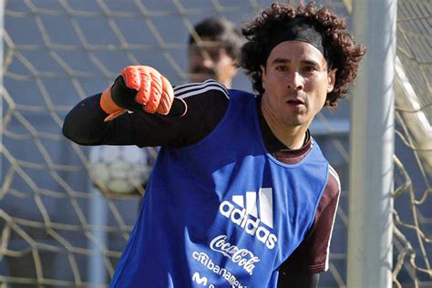 Guillermo Ochoa Se Convierte En El Portero M S Goleado De La Serie A