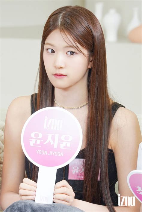 240726 izna Live Behind Photo | kpopping