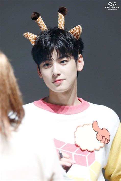 Yongsan Fansign Event Eunwoo Selebritas Astro Artis